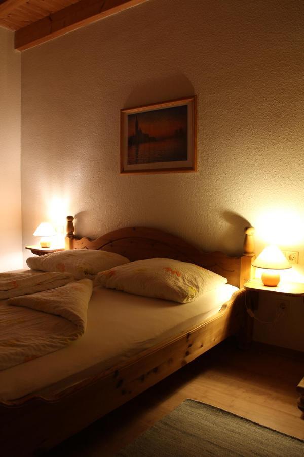 Appartement Weingut -1869- Brunnenhof à Hatzenport Extérieur photo